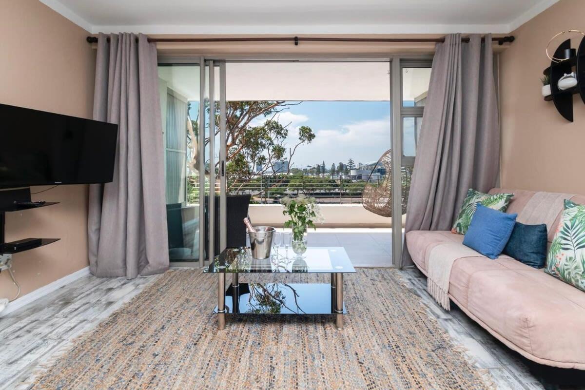 Charming In Greenpoint Apartment Cape Town